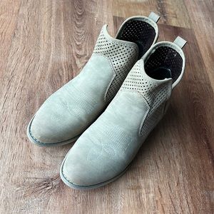 Pierre Dumas tan cowboy ankle boots - size 8